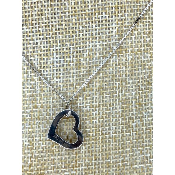 Elegant Silver Heart Necklace - Picture 4 of 9